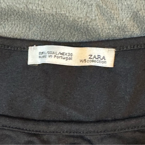 Zara Black Fitted Blouse

#1121 - Picture 5 of 6